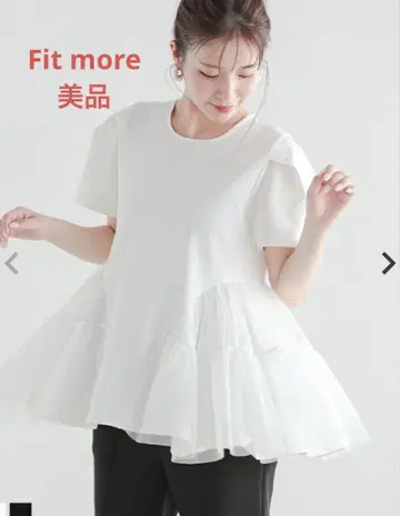 Fit more 튤 절개 페플럼 티셔츠 새상품급 세련된 캐주얼