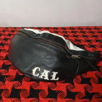 반손 vanson CAL 칼리 가죽 바디백