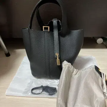 피코탄 같은 토트백 블랙 미사용