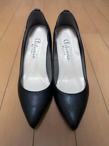 Artemis Diana 블랙 스틸레토 펌프스 플라워 컷