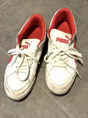 PUMA 화이트/레드 스니커즈