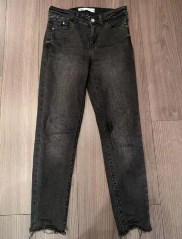 정가 8900엔 ZARA 자라 스트레이트 스키니 데님 블랙 사이즈 34