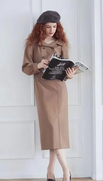 새상품급 DEICY 오픈 카라 타이트 원피스 모카