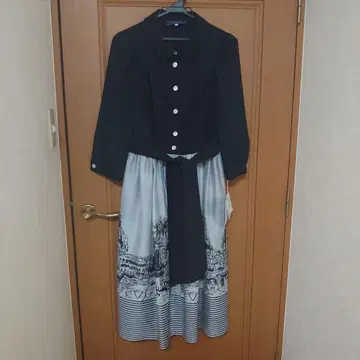 미사용 M's Gracy 블랙 실버 그레이 풍경화 7분 소매 원피스