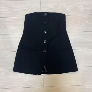 ZARA 블랙 버튼 뷔스티에