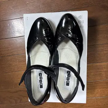 블랙 스트랩 펌프스 미들힐