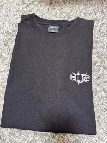 HUF 블랙 T셔츠