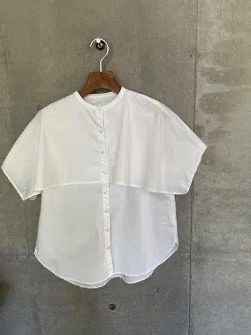 [ SONO ] 케이프 사용 노블 블라우스 화이트