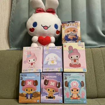 피규어 7개 세트와 시나몬 봉제 인형