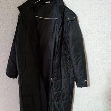 FILA 블랙 후드 부착 다운 자켓