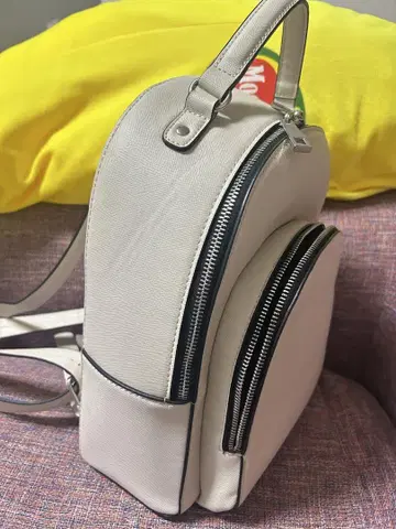 화이트 컴팩트 백팩 ZARA BASIC