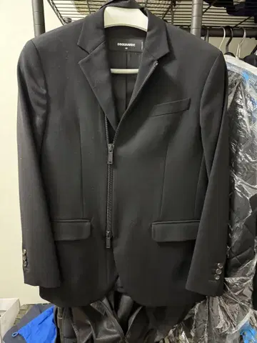 Dsquared2 블랙 테일러드 자켓 프론트 지퍼