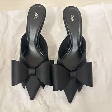 ZARA 블랙 리본 포함 뮬 힐