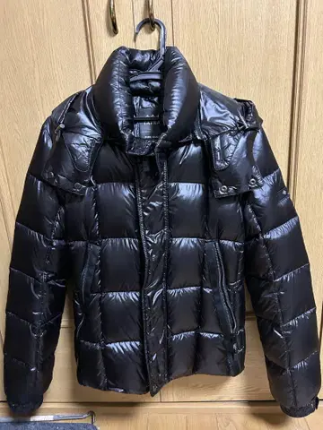 블랙 후드 부착 다운 자켓