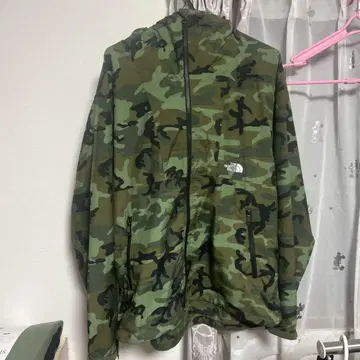 THE NORTH FACE 카모플라쥬 나일론 자켓