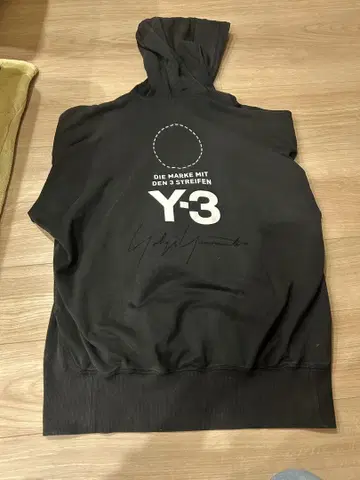 Y-3 백프린트 후드티 블랙