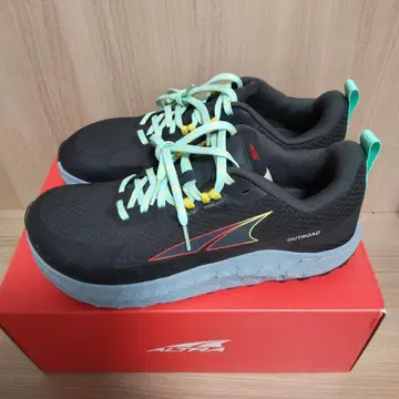 Altra OUTROAD 트레일 러닝화 10.5
