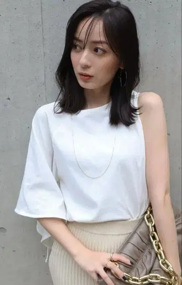 새상품 택 없음 아앙스 비대칭 티셔츠 화이트