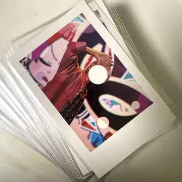 이레귤러즈 나이코 실사 폴라로이드