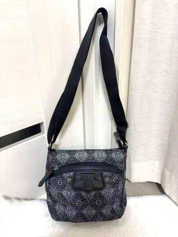 미사용 새상품 ANNA SUI 안나수이 숄더백 올 패턴