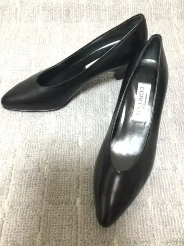 NINA RICCI 블랙 펌프스 22.5cm