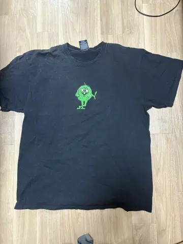 HUF XL 블랙 T셔츠 그린 캐릭터