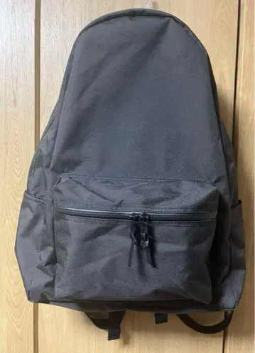 스탠다드 서플라이 MATTE COMMUTE DAYPACK
