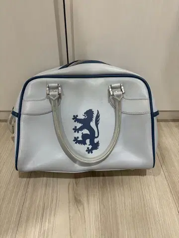 라이온 로고 화이트 핸드백