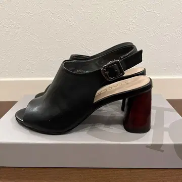 STACCATO 블랙 오픈토 샌들