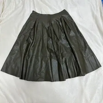 오페크 클립 올리브색 합성 피혁 플레어 스커트 가죽 M 무릎 기장
