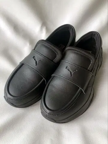 새상품급 PUMA 푸마 우먼 로퍼 24cm 스니커즈 블랙