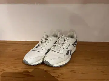 Reebok 스니커즈