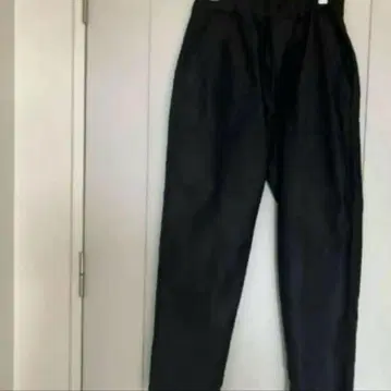 새상품 TRAVAILMANUEL 백 새틴 퍼티그 팬츠
