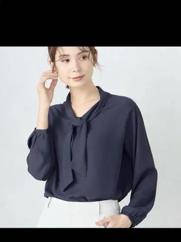 택 포함 새상품. 컴시즘 보타이 블라우스