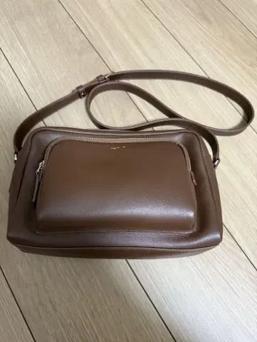 에네스베 숄더백 브라운