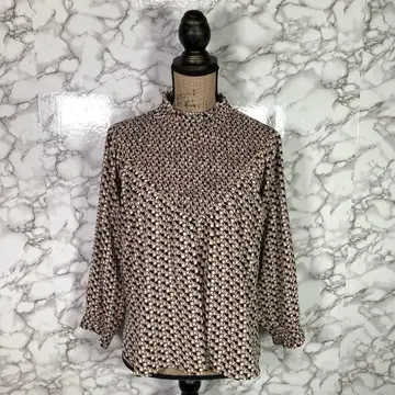 coral 코랄 ( M~L ) 기하학 패턴 셔링 블라우스 브라운 계열