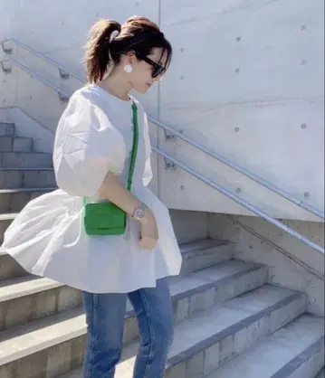 MYINE 마인 볼륨 플레어 절개 5부 기장 블라우스