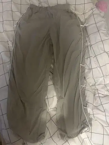 그레이 나일론 캐주얼 팬츠