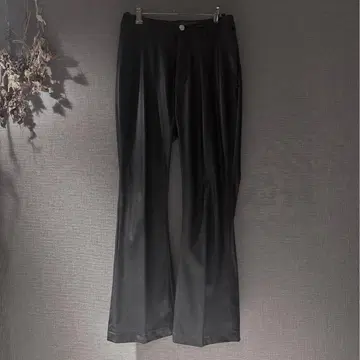 JEANASIS 비건 가죽 백 슬릿 플레어 팬츠