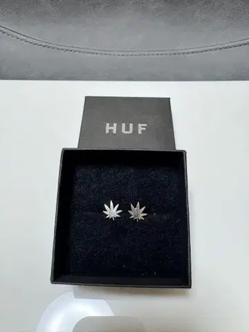 HUF 실버 잎 모티브 귀걸이
