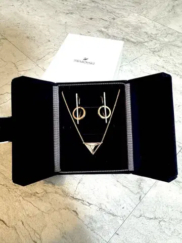 SWAROVSKI 스와로브스키 목걸이와 귀찌 세트
