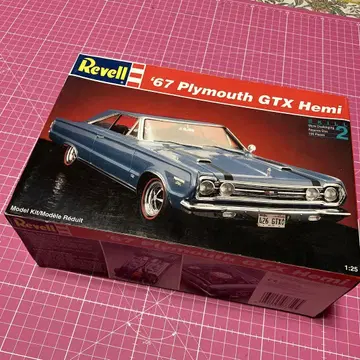 Revell '67 Plymouth GTX Hemi 1:25