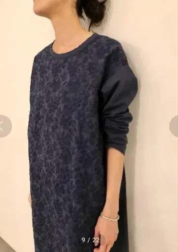 택 포함 미사용 새상품 비어즐리 프론트 자수 원피스 네이비 꽃무늬