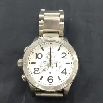 (A) NIXON 크로노그래프 시계 실버 손목시계