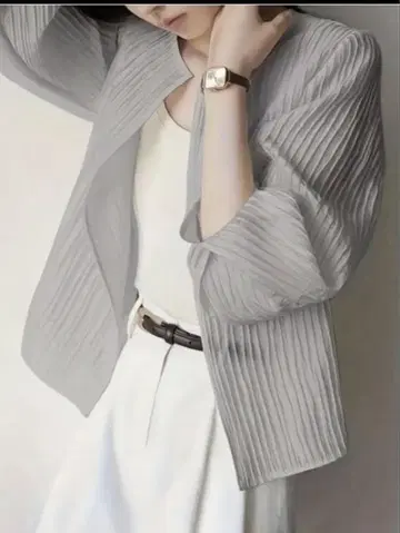 그레이 플리츠 디자인 가디건