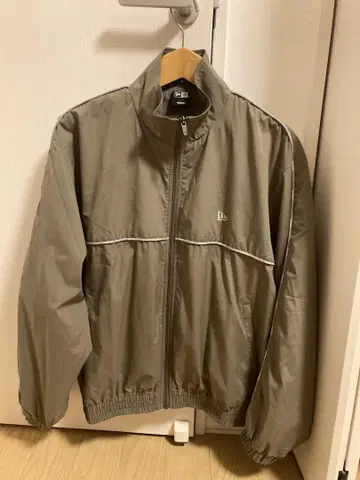 NEW ERA 카키 트랙 자켓 M 오버 사이즈