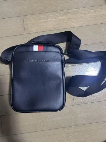 TOMMY HILFIGER 블랙 숄더백