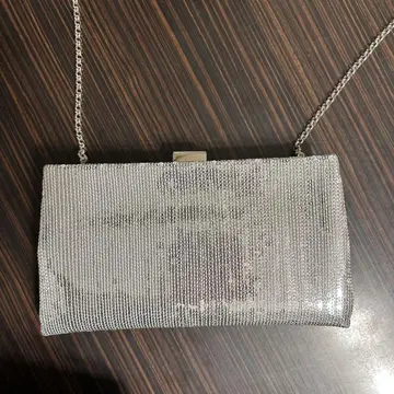 실버 메탈릭 클러치백