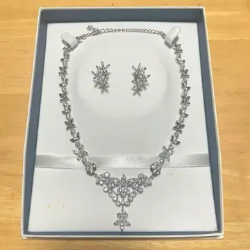 Love Tiara 플라워 가든 지르코니아 목걸이 & 귀찌 세트