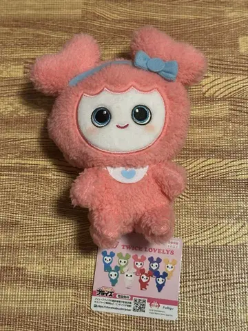 TWICE LOVLEYS 복슬복슬 앉아있는 봉제 인형 모모